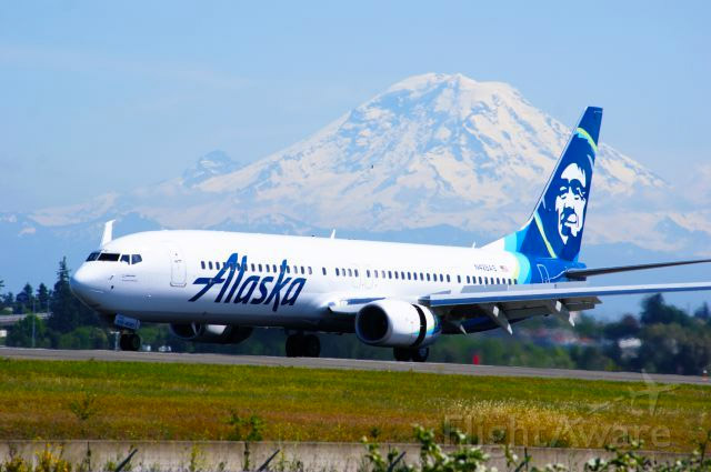 Alaska Airlines 737 Mount Rainer